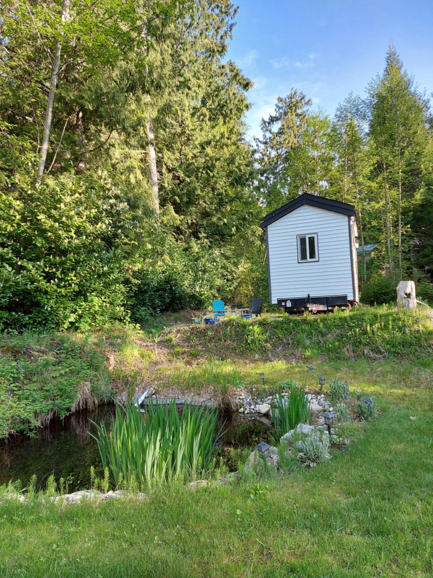 A Tiny Escape Villa Roberts Creek Rum bild